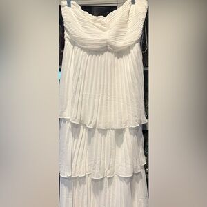 Lulu’s white strapless ruffled maxi dress dress, zip in the back, new w/tags, XL